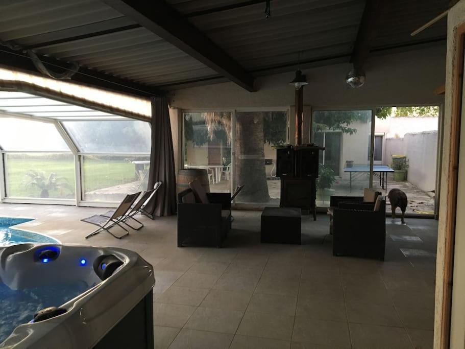 Mobil-Home Dans Un Beau Cadre A 15 Km Des Plages. Lunel  Kültér fotó