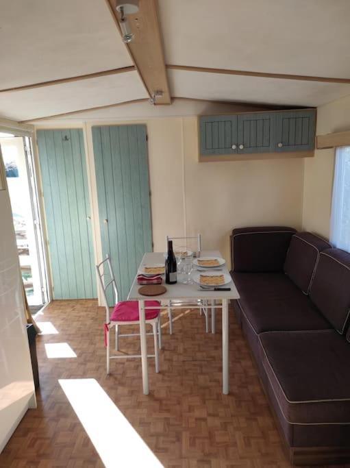Mobil-Home Dans Un Beau Cadre A 15 Km Des Plages. Lunel  Kültér fotó