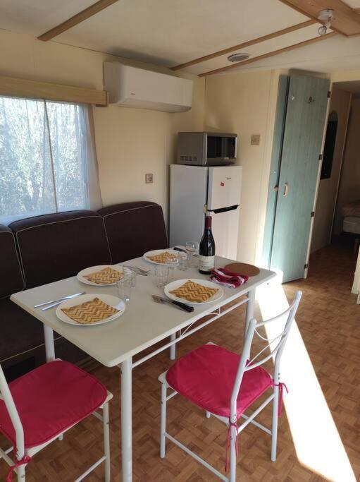 Mobil-Home Dans Un Beau Cadre A 15 Km Des Plages. Lunel  Kültér fotó
